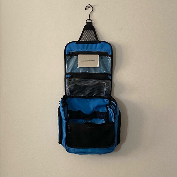 L.L. Bean Personal Organizer Toiletry Bag - Picture 4 of 12